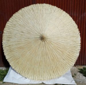Sombrillas artesanas de mimbre