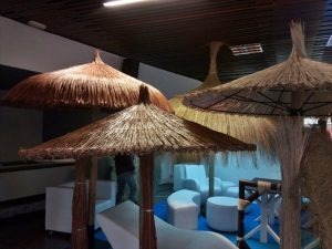 Sombrillas artesanas de mimbre