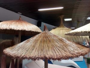 Sombrillas artesanas de mimbre